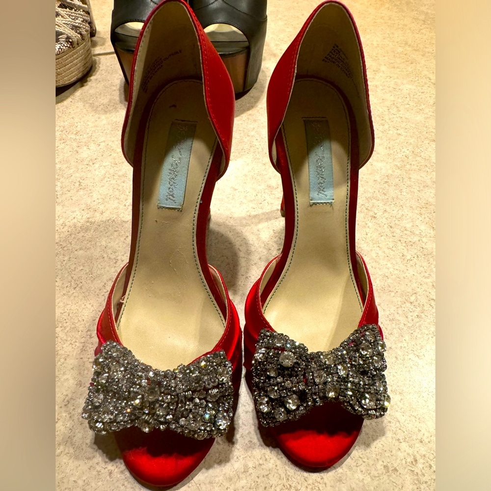 Betsy Johnson Landn Womens Bow Peep-Toe D'orsay Heels